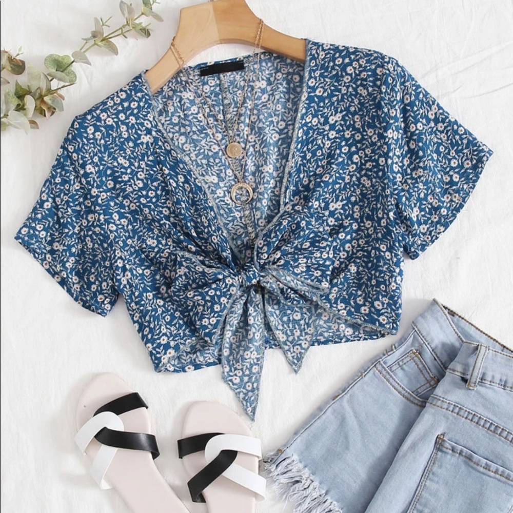 SHEIN blue flower front tie crop top
